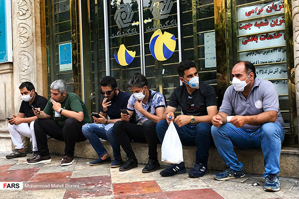 تهرانی‌ها در صف بورس ارز+عکس