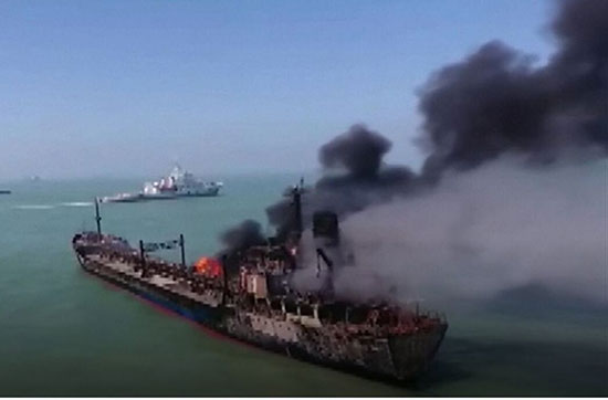 تصادف نفتکش و کشتی در آب‌های چین +عکس