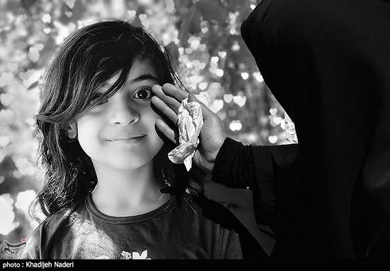 تصاویر دردناک از خاکسپاری فرزند زوج پزشکِ اصفهانی+عکس