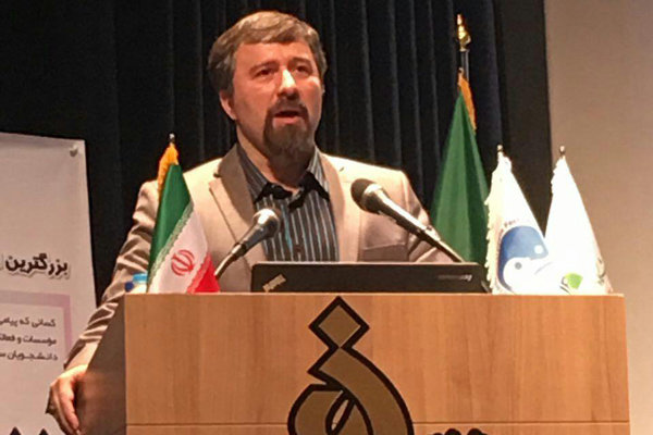 شریعتی اسلام را یک فکر نجات بخش برای بازسازی ملیت ایرانی می داند
