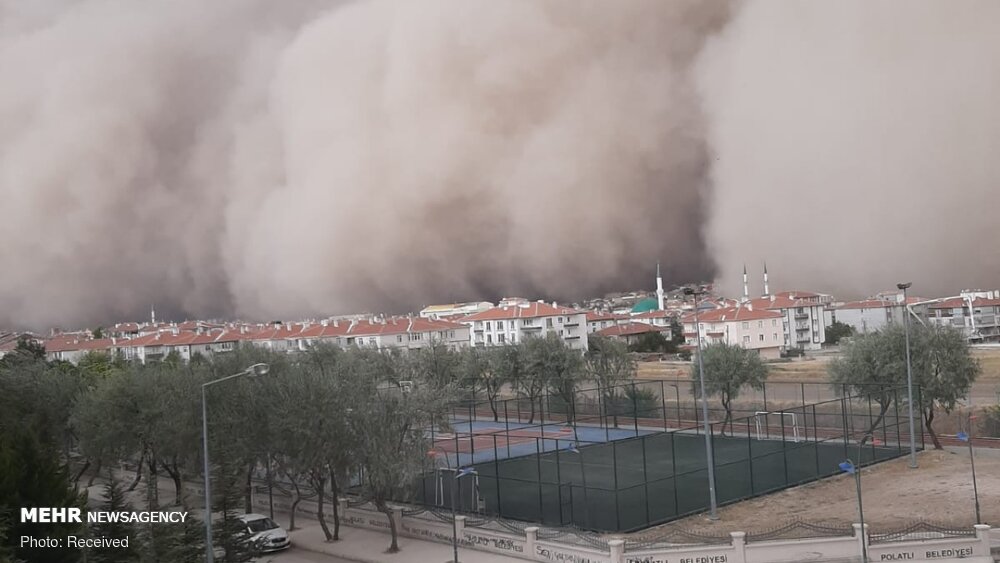 طوفان شن ترکیه را سیاه کرد+عکس