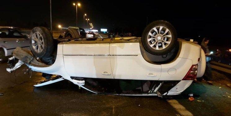 خودرویی که در اتوبان تهران روی سقف خوابید+عکس