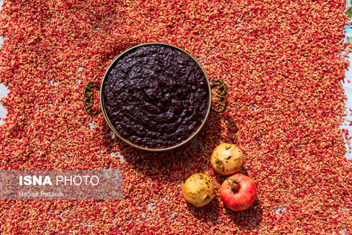 پخت رب انار در باغات دهستان یساقی +عکس