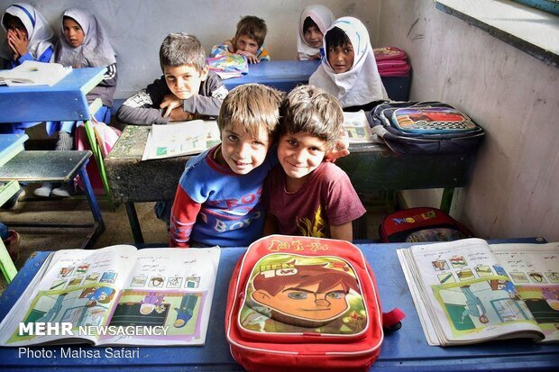 پابرجایی آموزش حضوری در مناطق روستایی در نبود امکانات مجازی