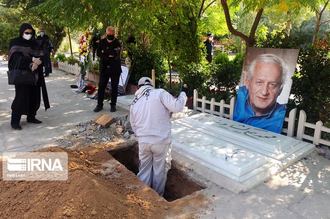 اولین تصویر از محل خاکسپاری منتقد معروف+عکس