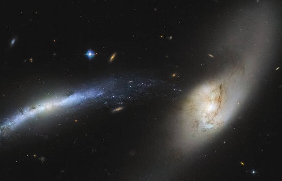  آبشاری که ستارگان را از یک کهکشان به کهکشان دیگر می‌ریزد