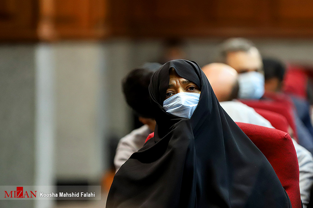  یک ز‌ن در جلسه دادگاه محمد امامی + عکس