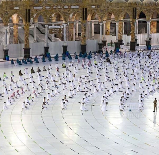 اقامه نماز جماعت در مسجدالحرام +عکس