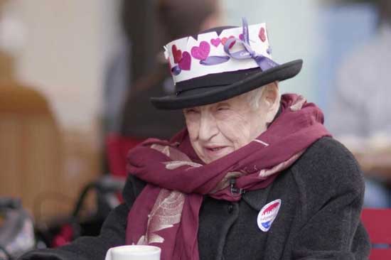 رای پیرزن ۱۰۴ ساله در انتخابات آمریکا سوژه شد+عکس