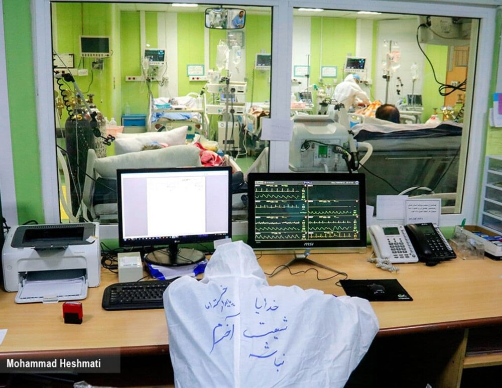 تصویری از پرستار خسته ایرانی که دنیا را تکان داد + عکس
