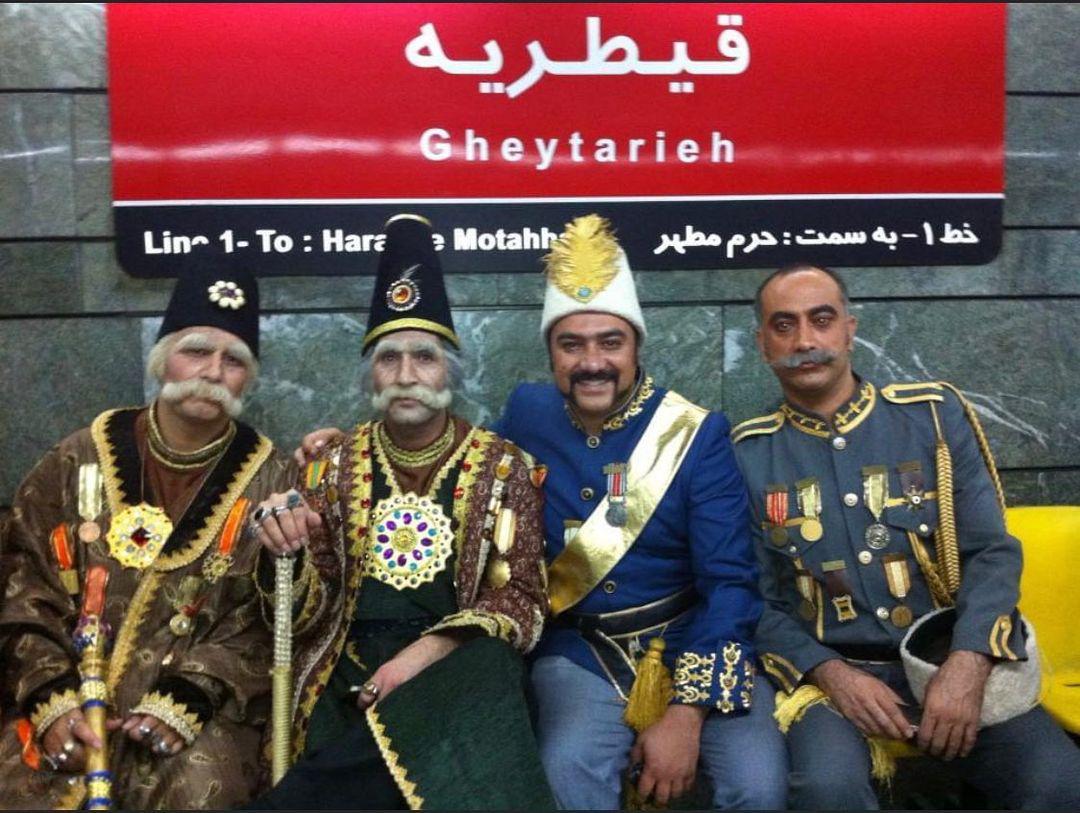 برزو ارجمند با ظاهر عجیب در مترو تهران+عکس
