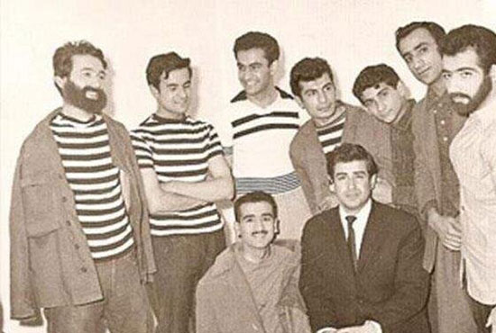 پرویز پورحسینی در جمع بازیگران در دهه ۴۰+عکس