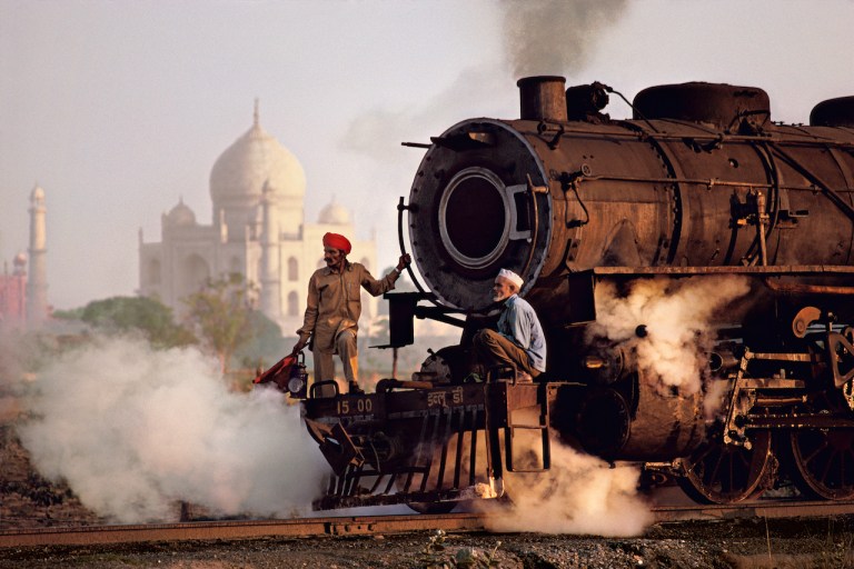 تصویری زیبا از قطار هند+عکس