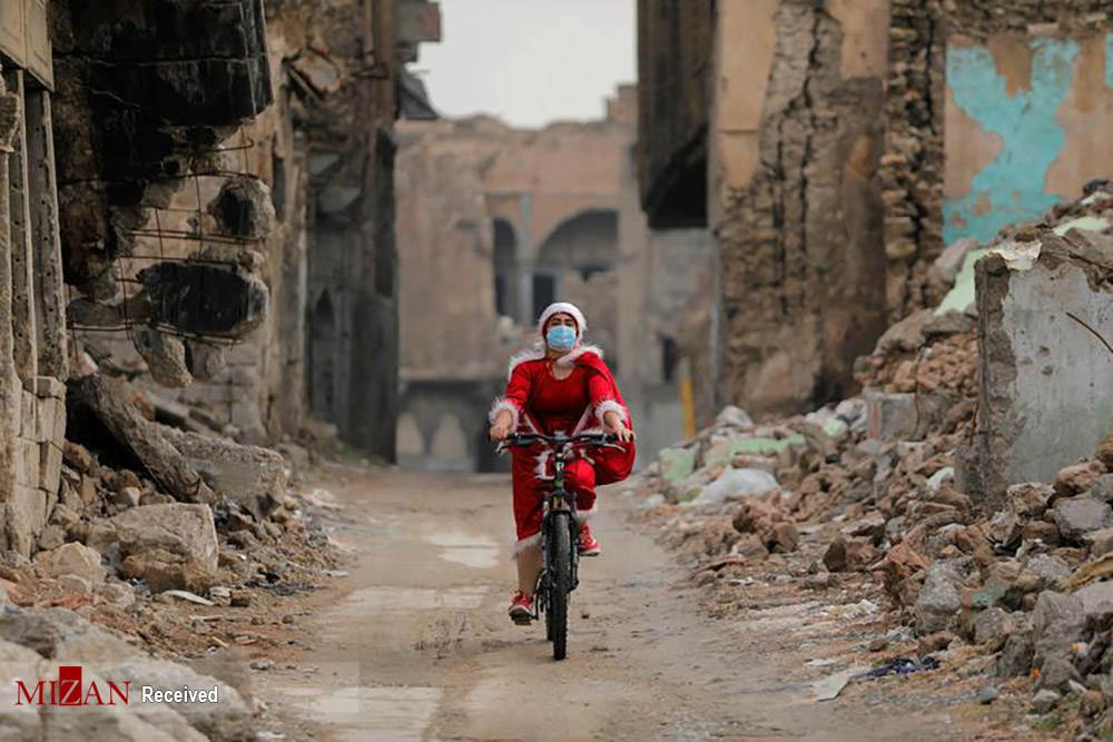 زن عراقی با لباس بابانوئل+عکس