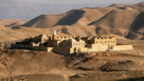 برگزاری پارتی در حرم حضرت موسی  +عکس