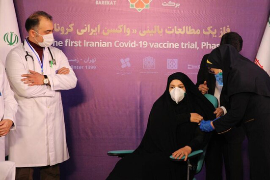 لحظه تزریق اولین واکسن کرونای ایرانی+عکس