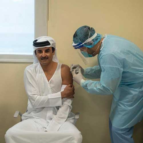 چهره امیر قطر در حال زدن واکسن کرونا +عکس