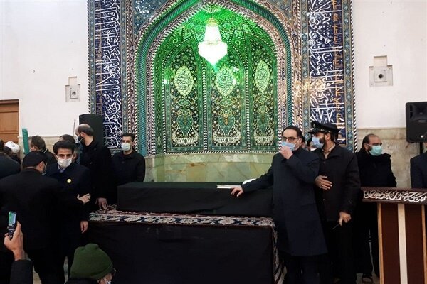 وداع با پیکر آیت الله مصباح +عکس