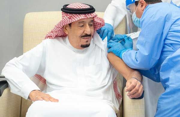 چهره پادشاه عربستان در حال تزریق واکسن کرونا+عکس