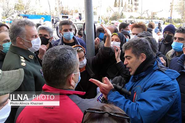 خشم مالباختگان مقابل ساختمان بورس تهران+عکس