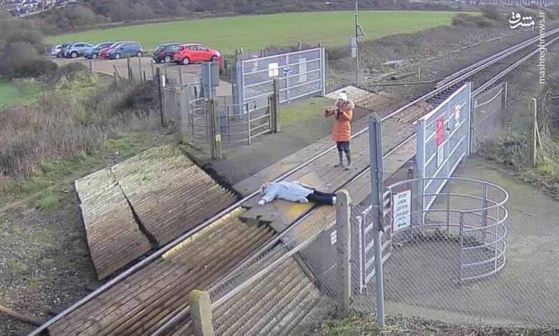 دیوانگی یک زن در دوربین مداربسته لو رفت+عکس