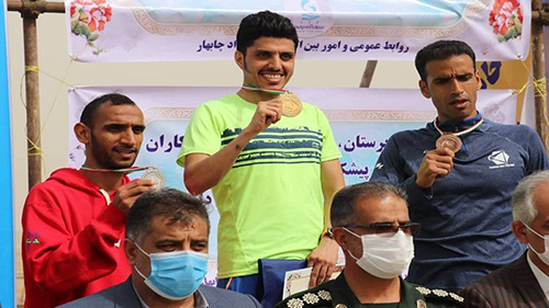 اهدای روبالشتی به دوندگان در چابهار؟+عکس