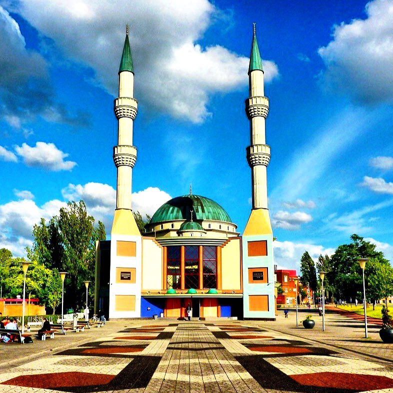 مسجد زیبای شاعر معروف ایرانی در هلند+عکس