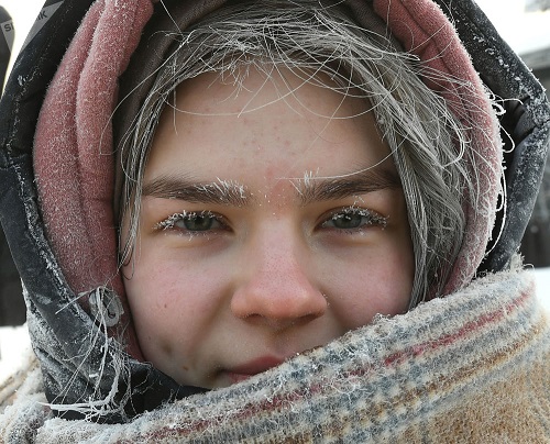 دختر زیبای روسی در سرما یخ زد+عکس