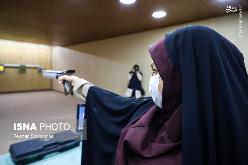 سیما سادات لاری در حال شلیک+عکس