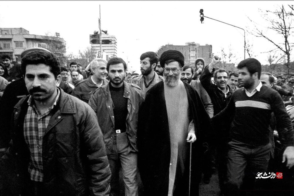 رهبری در راهپیمایی ۲۲ بهمن+ عکس