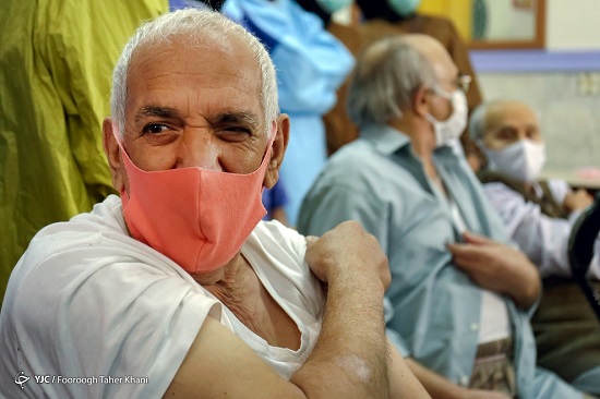 واکسیناسیون سالمندان ایرانی در روز پدر+عکس