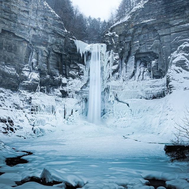 آبشار یخ زده زیبا+عکس