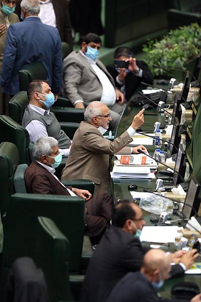 فیلم گرفتن از نطق نماینده مجلس با موبایل+عکس