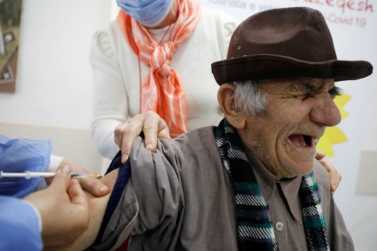 چهره جالب مردم وقت واکسن زدن+عکس