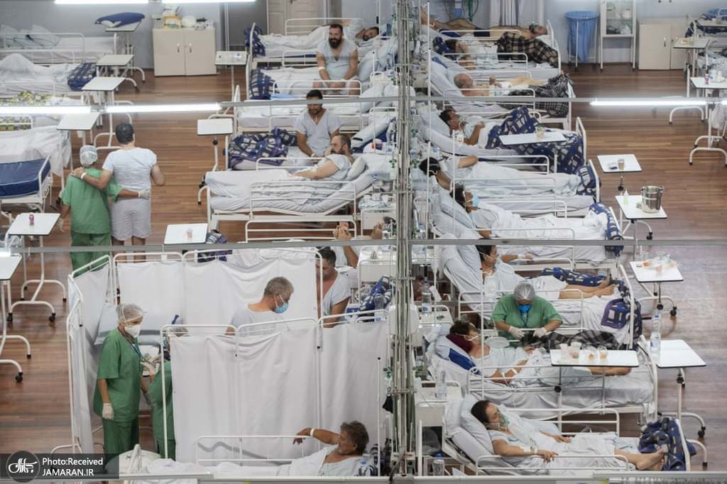 انتقال بیماران کرونایی به تخت های بیمارستان صحرایی +عکس
