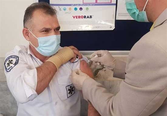 تزریق واکسن کرونا به نیروهای اورژانس تهران+عکس