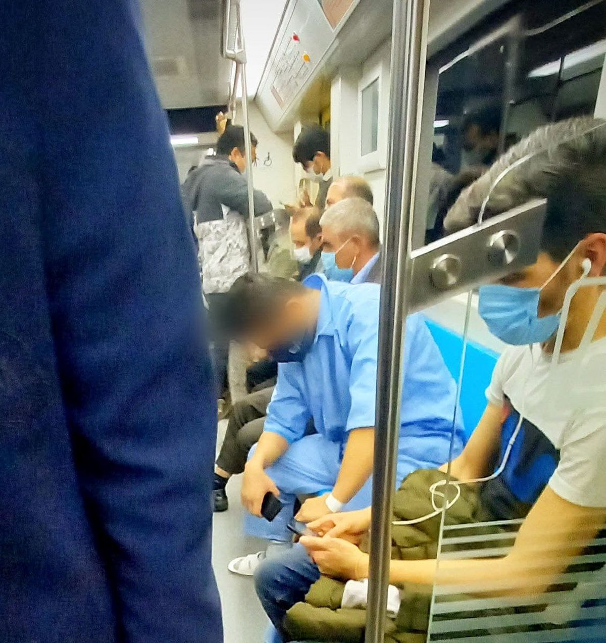 تصویر شوکه کننده از یک مسافر مترو تهران +عکس