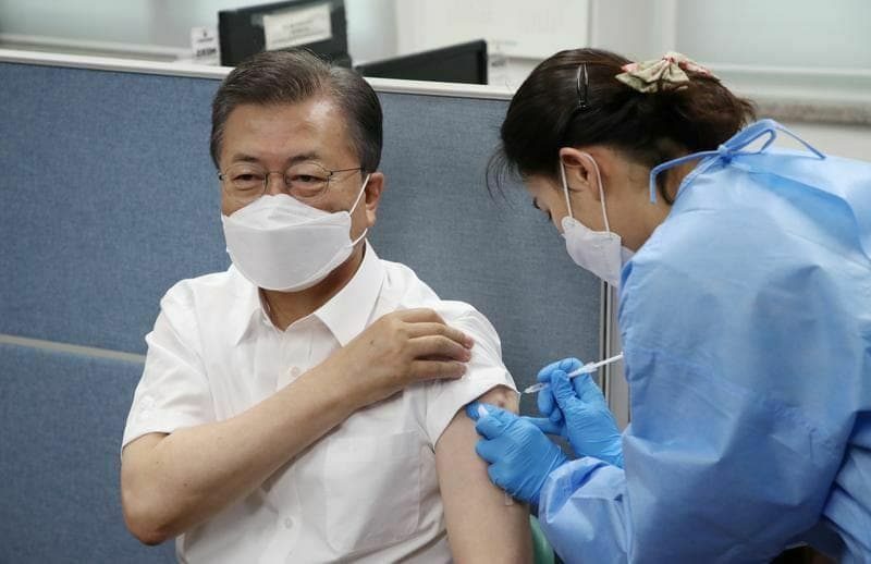 واکسن خطرناکی که رئیس جمهور کره زد+عکس