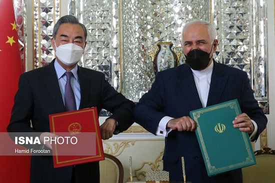 حرکت جالب ظریف و وزیر خارجه چین مقابل خبرنگاران+عکس