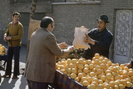 میوه فروش دوره گرد در تهران سال ۱۳۵۵+عکس