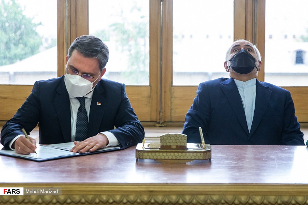 حالت عجیب ظریف در دیدار وزیر صربستان+عکس