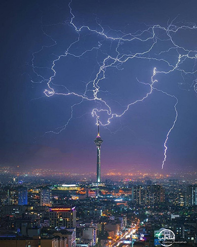 لحظه دیدنی رعد و برق در آسمان تهران+عکس