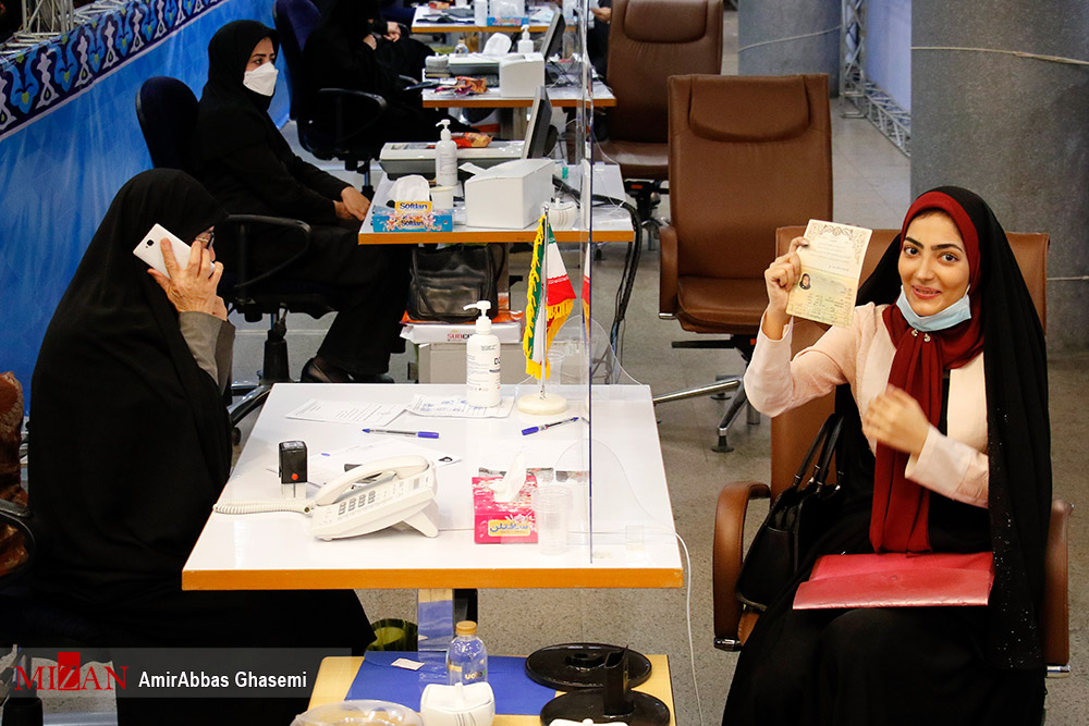 دختری که با تیپ قجری کاندید انتخابات شد+عکس