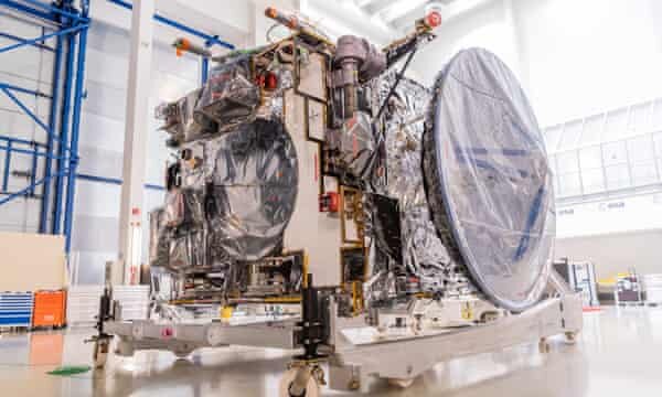 کاوشگر  اقمار یخی مشتری  در شبیه‌ساز فضا قرار می‌گیرد