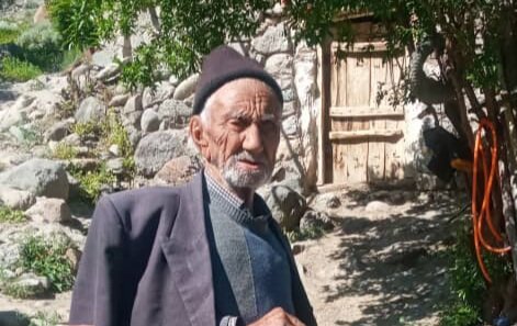 تزریق واکسن کرونا به پیرترین مرد ایران+عکس
