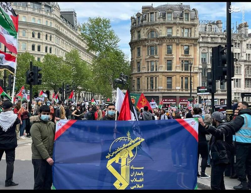 پرچم سپاه پاسداران در لندن به اهتزاز درآمد+عکس