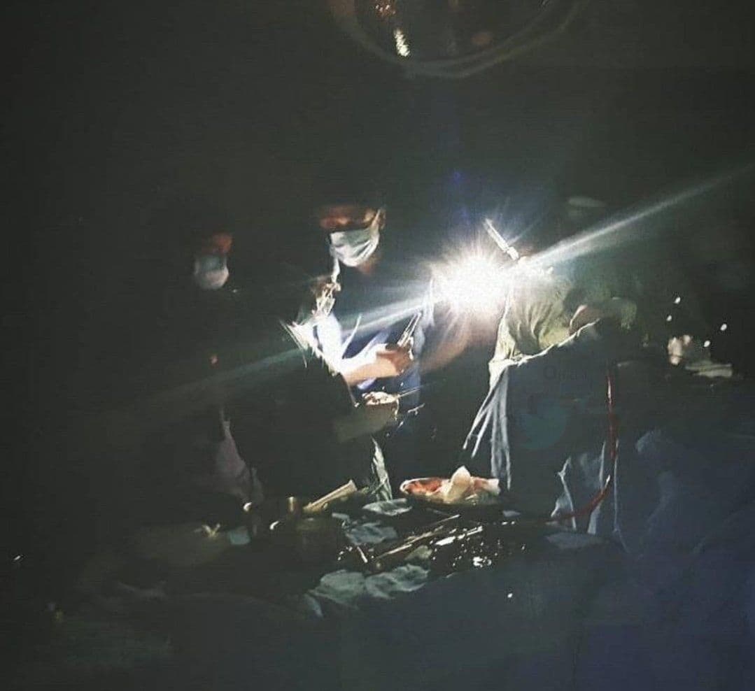 عمل جراحی بیمار تهرانی پس از قطع برق بیمارستان +عکس