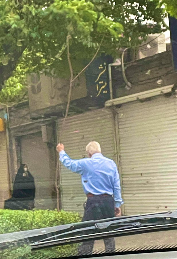 حرکت تکان دهنده مرد تهرانی در خیابان+عکس