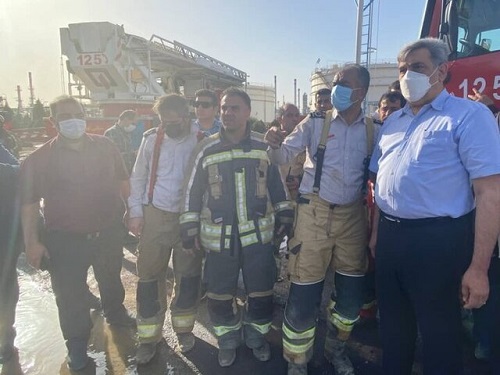 شهردار تهران در پالایشگاه ری پس از آتش سوزی+عکس
