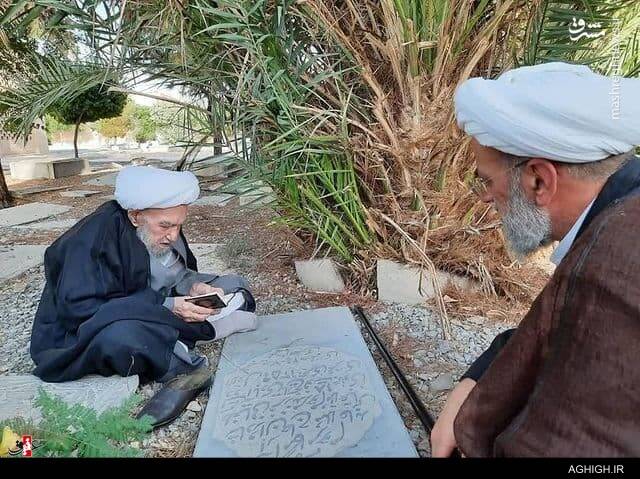 آیت الله ناصری کنار مزار پدربزرگ+عکس